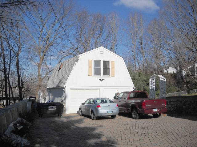 Building photograph for 10 MILL LN